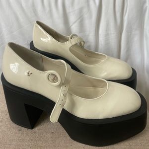 Larroudé Olivia Platform Pump